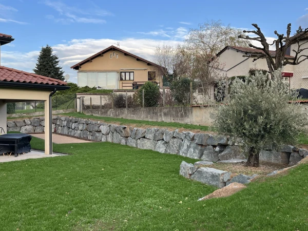 enrochement brut plus terrain de boules