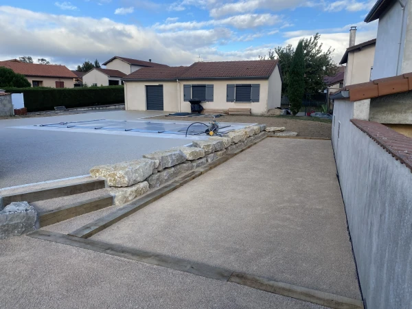 terrain de boules plus enrochement